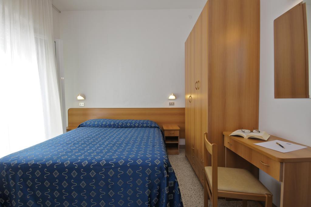 Hotel Fattori Cesenatico Habitación foto